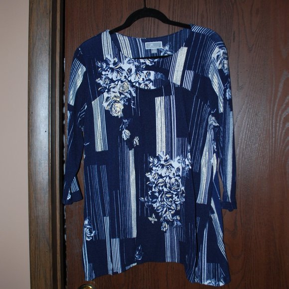 3/$30 - Navy, White & Gold Peekaboo Top - L - Picture 6 of 13